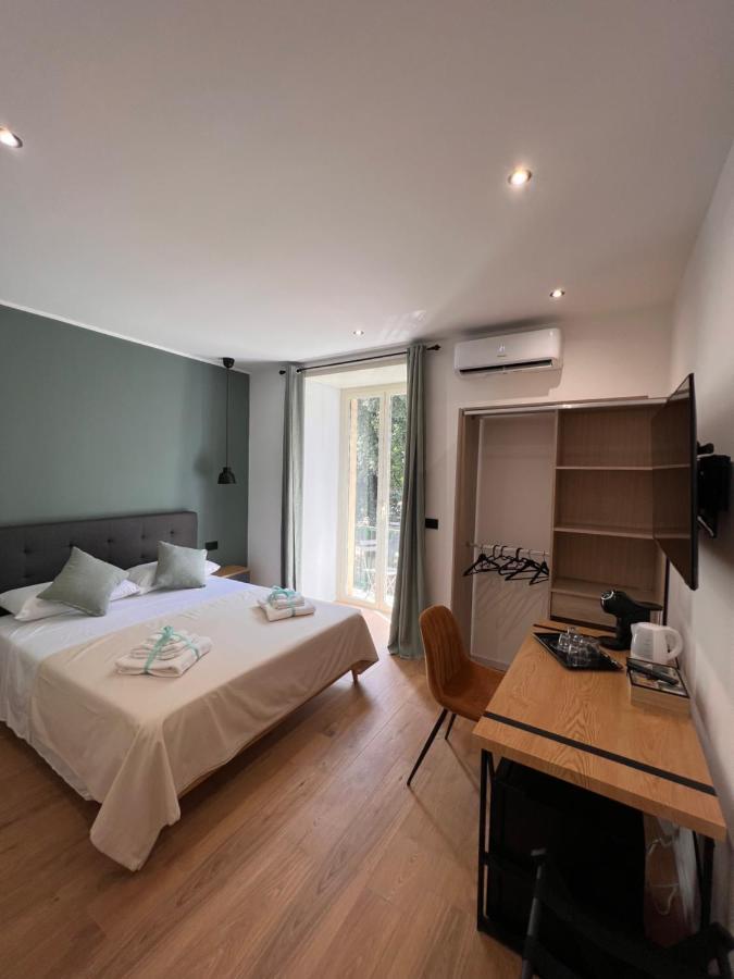 Отель Relais Cavour Napoli Экстерьер фото