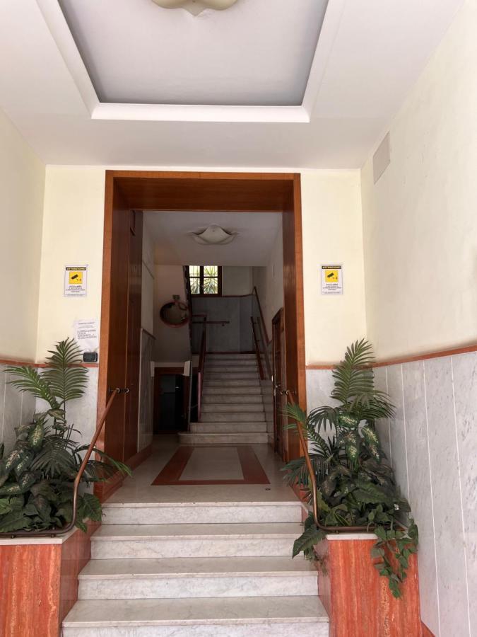 Отель Relais Cavour Napoli Экстерьер фото